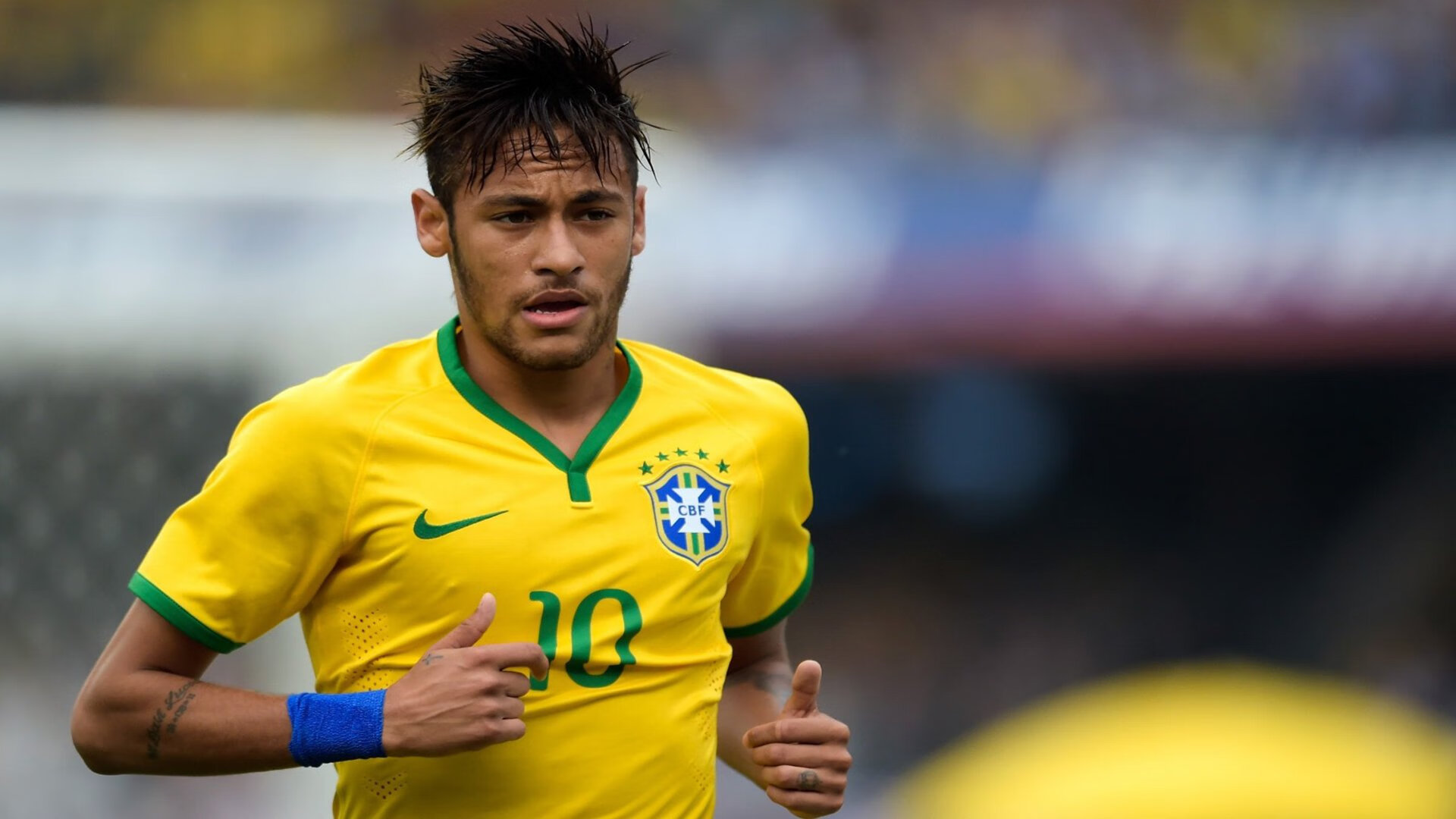 在对阵掘金的比赛中，库里单场砍下44分，投中10个三分球，让对手束手无策！